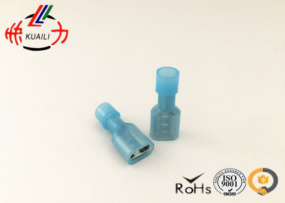 El AZUL de cobre amarillo estañado eléctrico aisló los terminales femeninos del cable de la batería de los conectores del alambre